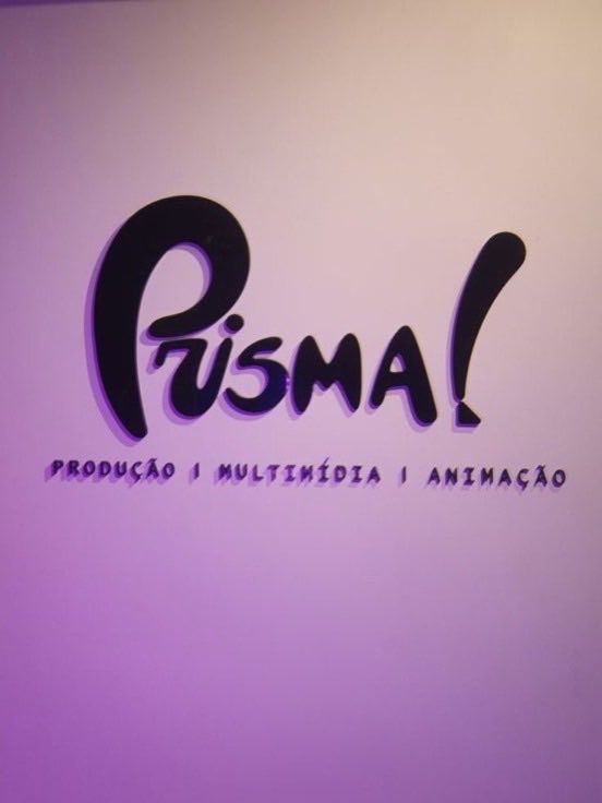 Letreiro em acrílico preto de 10 mm cortado a laser, aplicado em parede de escritório