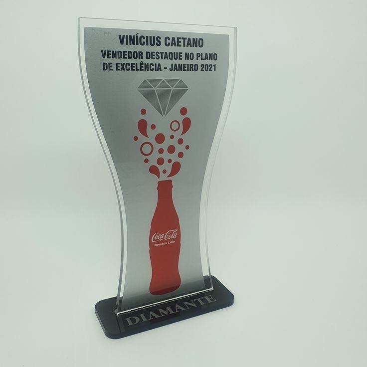 Troféu de vendedor do mês em acrílico com adesivo aplicado